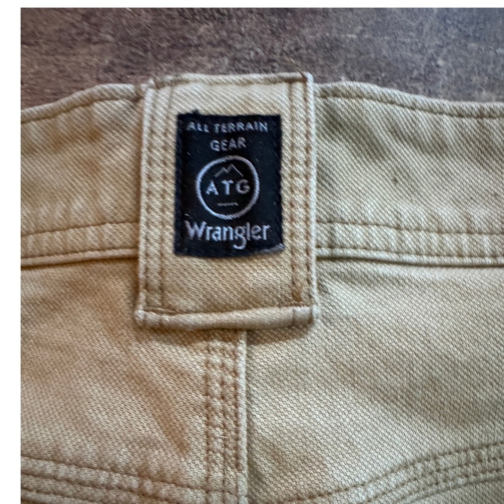 Wrangler ATG Shorts 37 Tan Canvas Utility Outdoor Gorpcore - Picture 2 of 7
